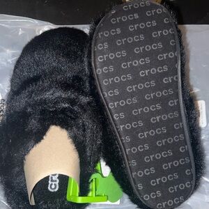 CROCS Black Fuzzy Slippers